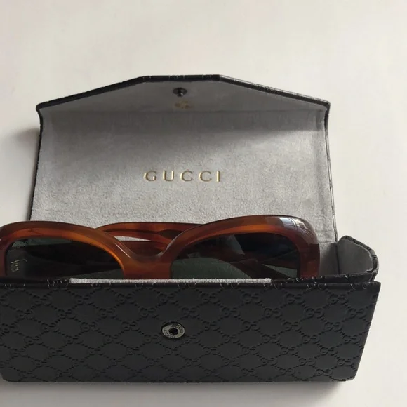 Gucci Sunglasses - Picture 13 of 16